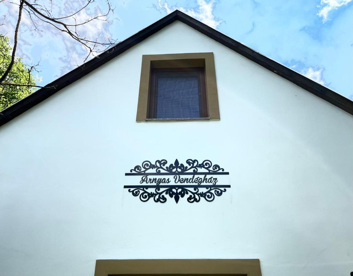 Árnyas Vendégház Bytom Extérieur photo